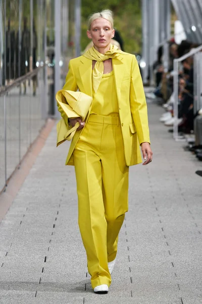Look 13